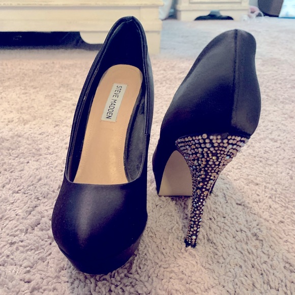 Steve Madden Shoes - Perfect Party Pumps!! Steve Madden Swarovski Pumps